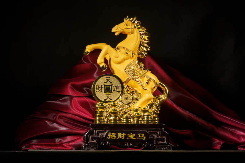 招财宝马（沙金） Wealthy Horse Statue (Golden Sanded)